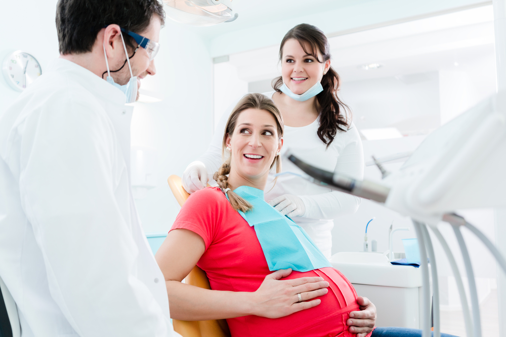 femme enceinte chez le dentiste